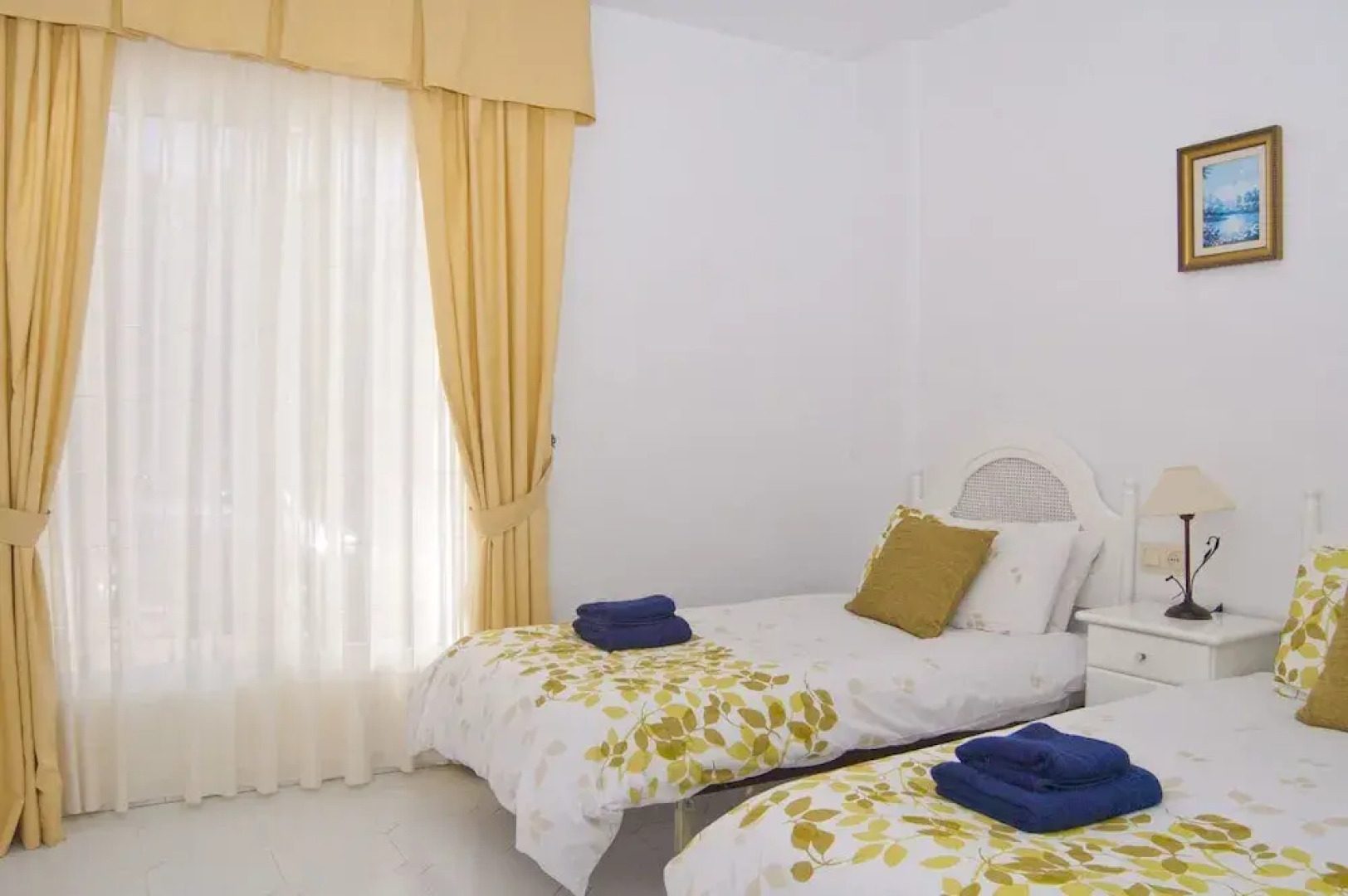 Spacious 2 Bed Apartment in Calahonda