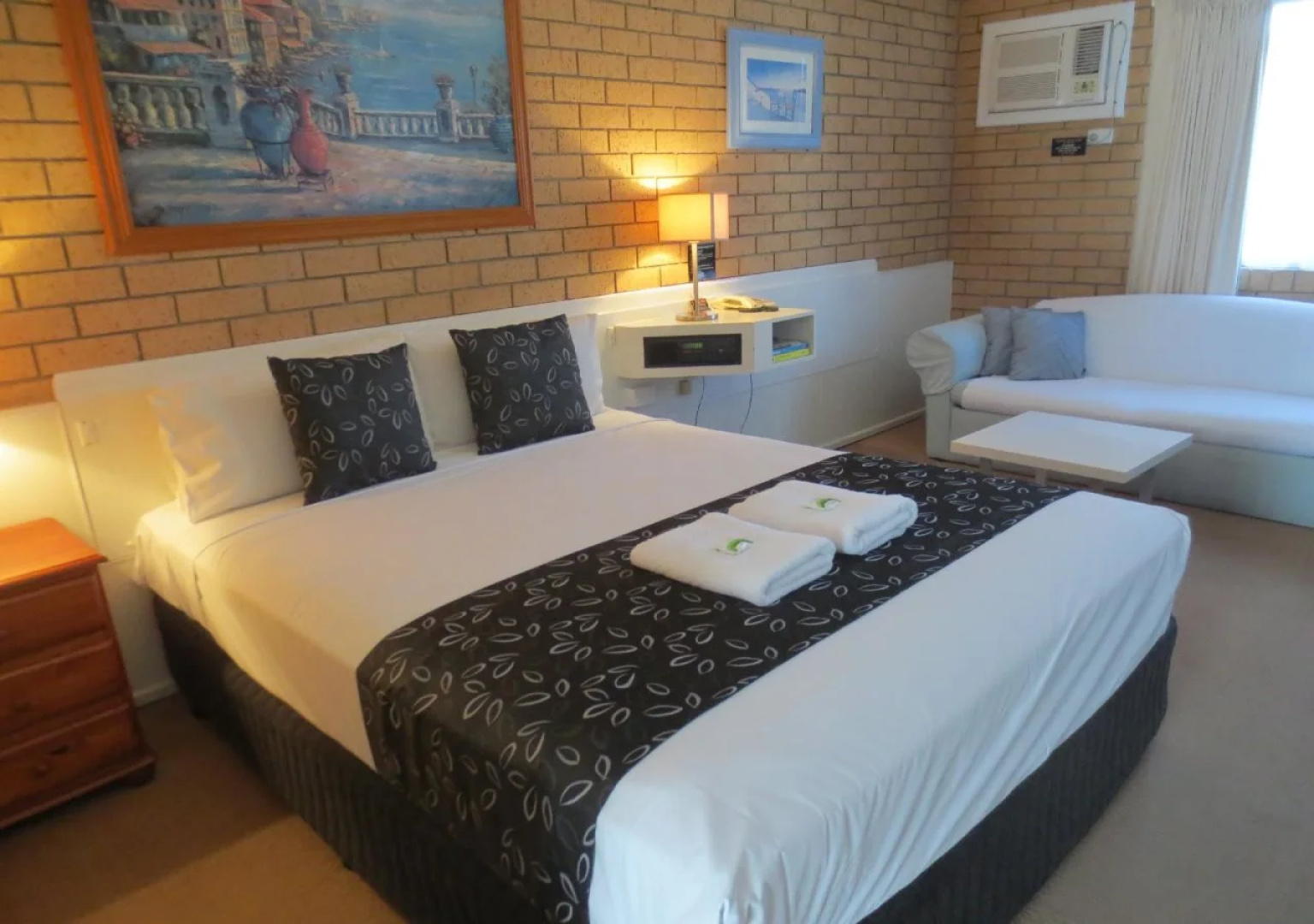 Aspley Pioneer Motel