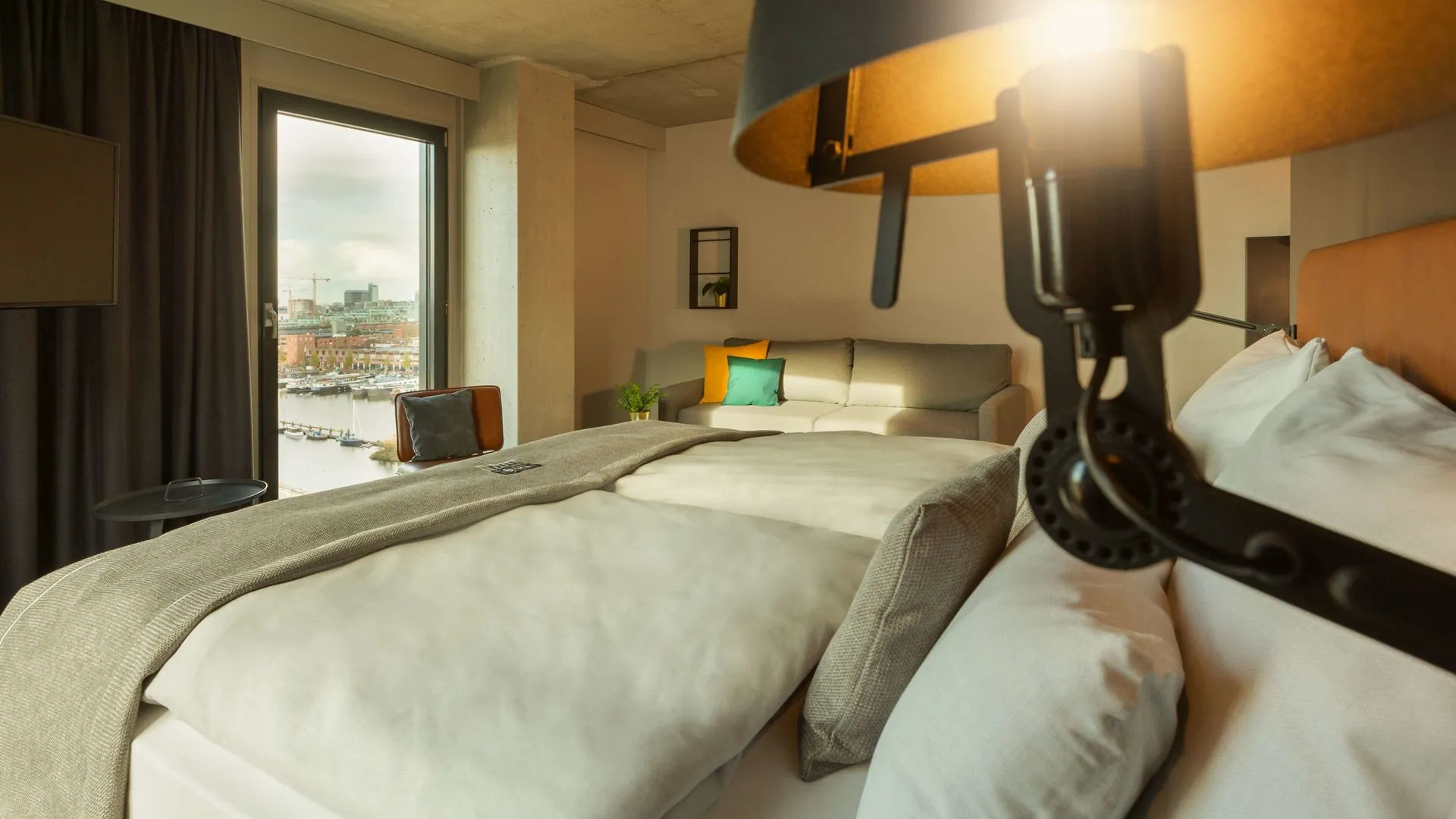 Holiday Inn - the niu, Fender Amsterdam by IHG