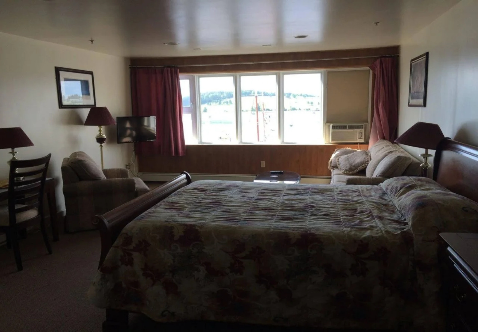 The Dockside Inn & Restaurant