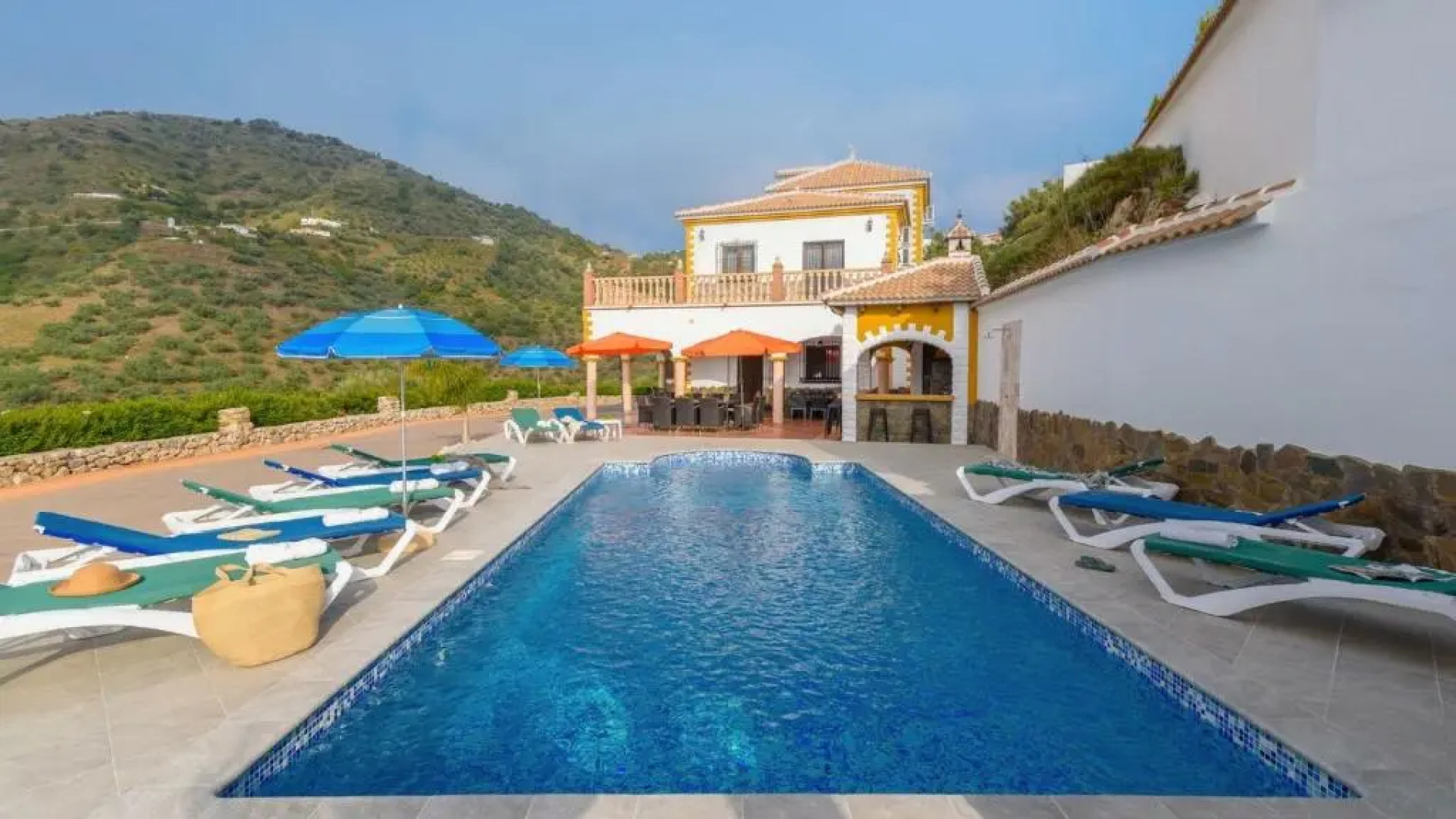 Villa Javier Sayalonga by Ruralidays