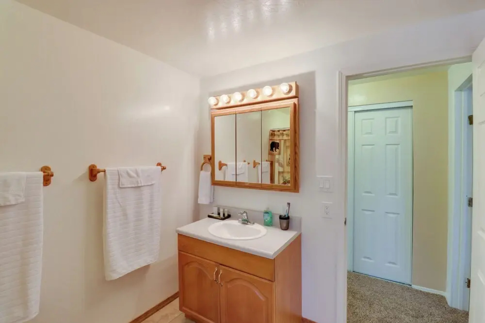 A-frame Pinetop Cabin < 6 Mi to Rainbow Lake!