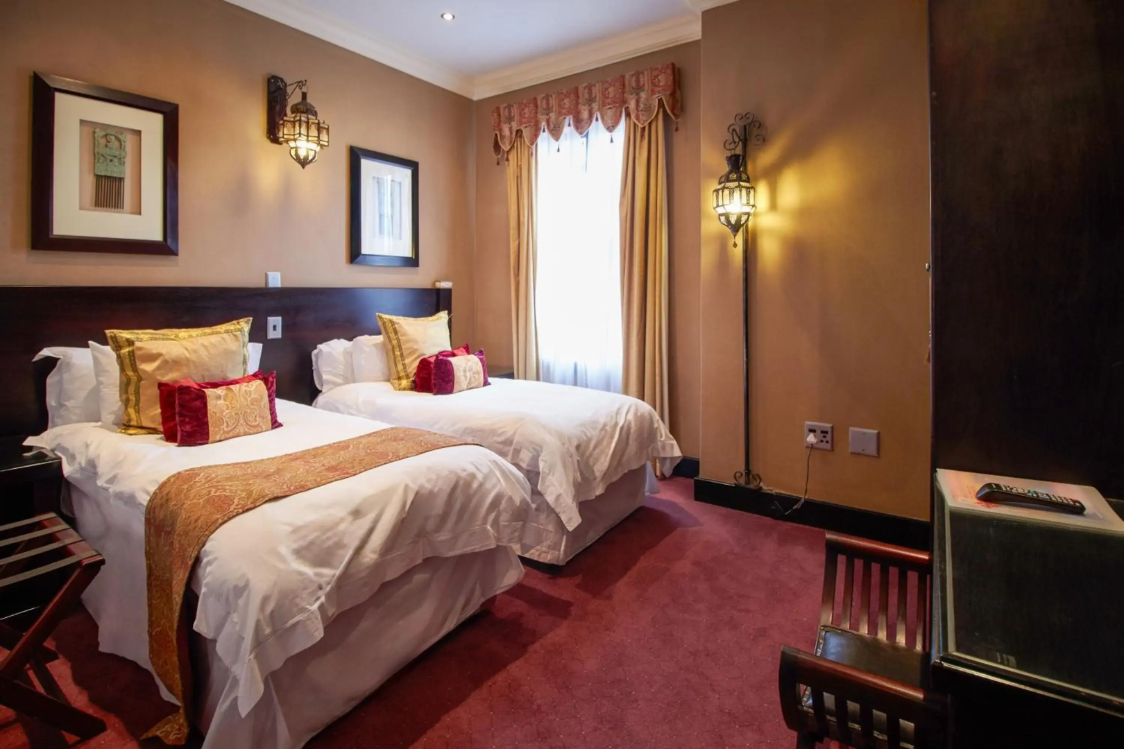 Tayfin Royale Hotel & Restaurant
