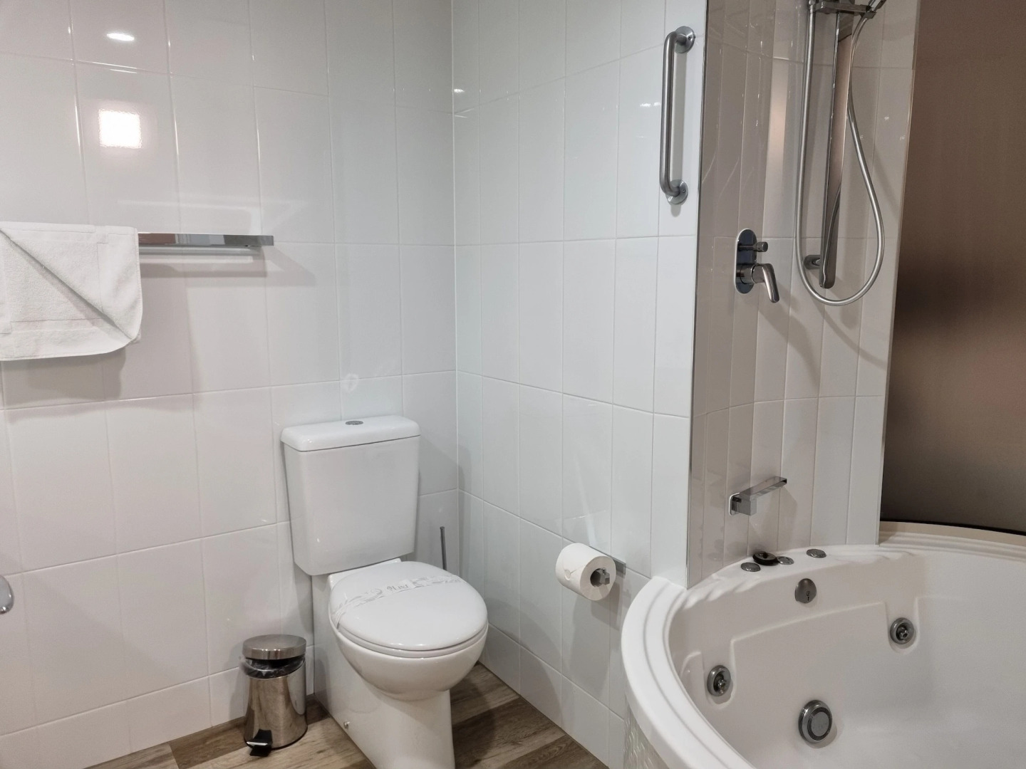 Grand Palais Boolarong Beachside Resort