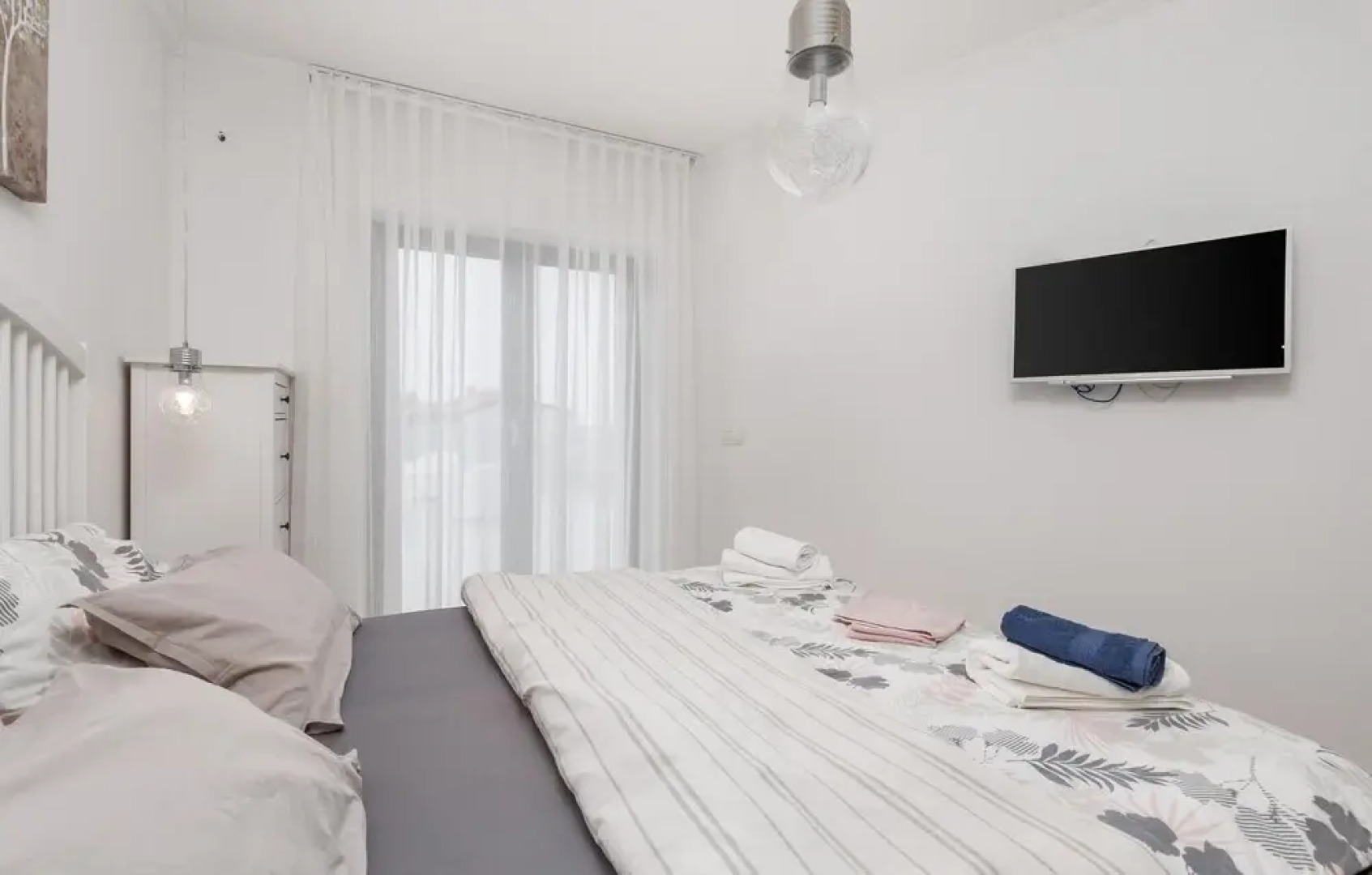 Stunning Home in Lun With 4 Bedrooms, Wifi and Outdoor Swimming Pool