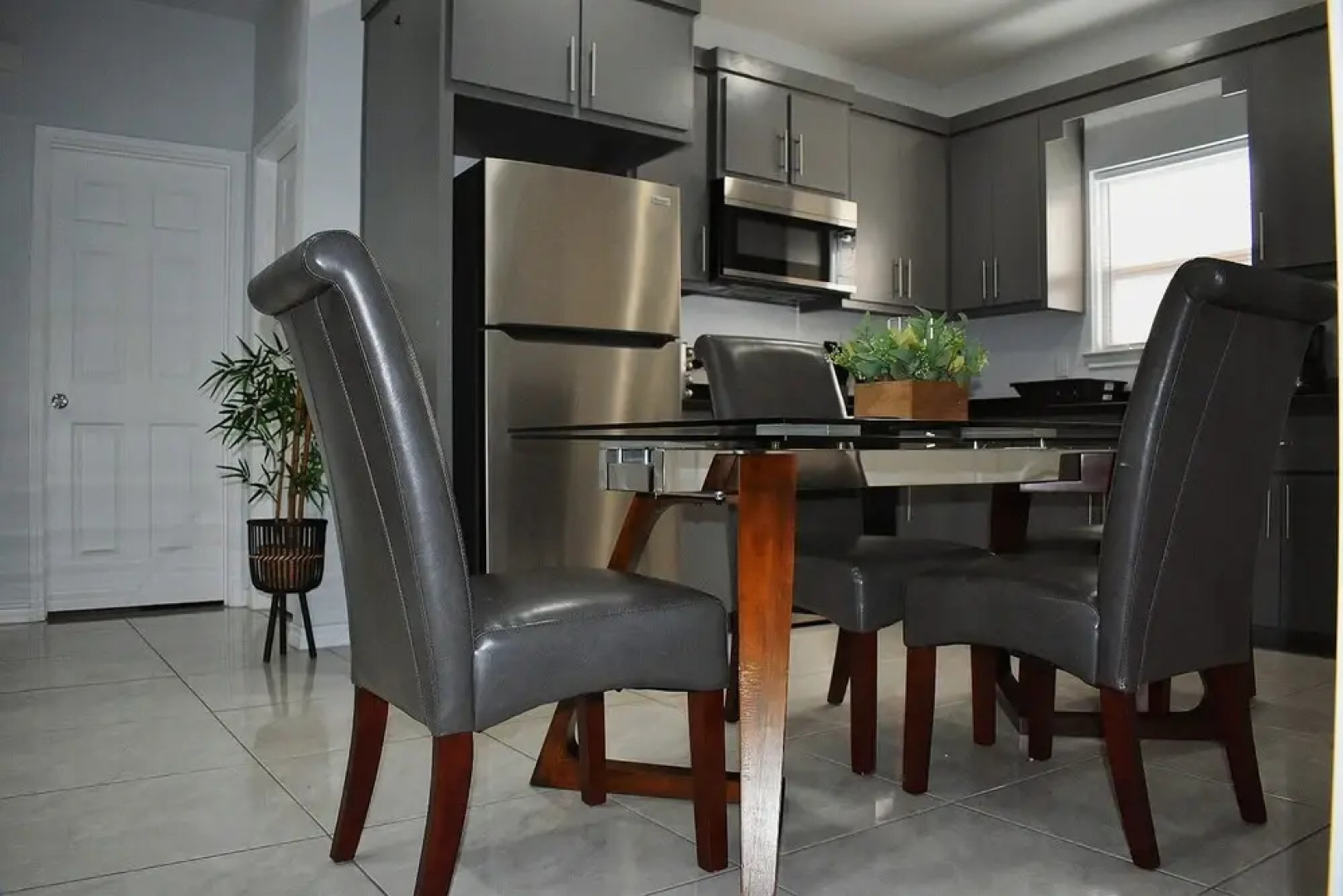 Elegant Apartment 10 min to Mercedes Outlets