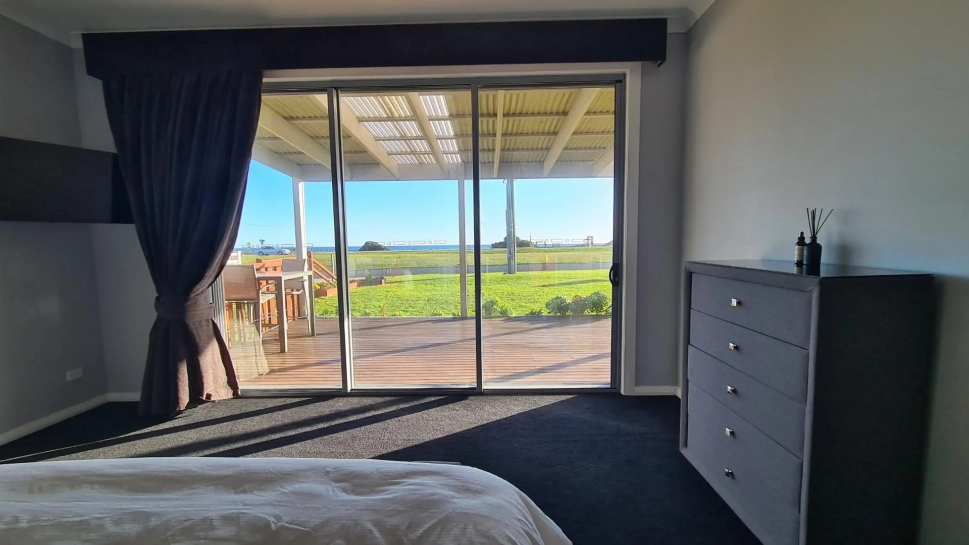 Luxurious Ocean front home, pets welcome, open fire large and spacious