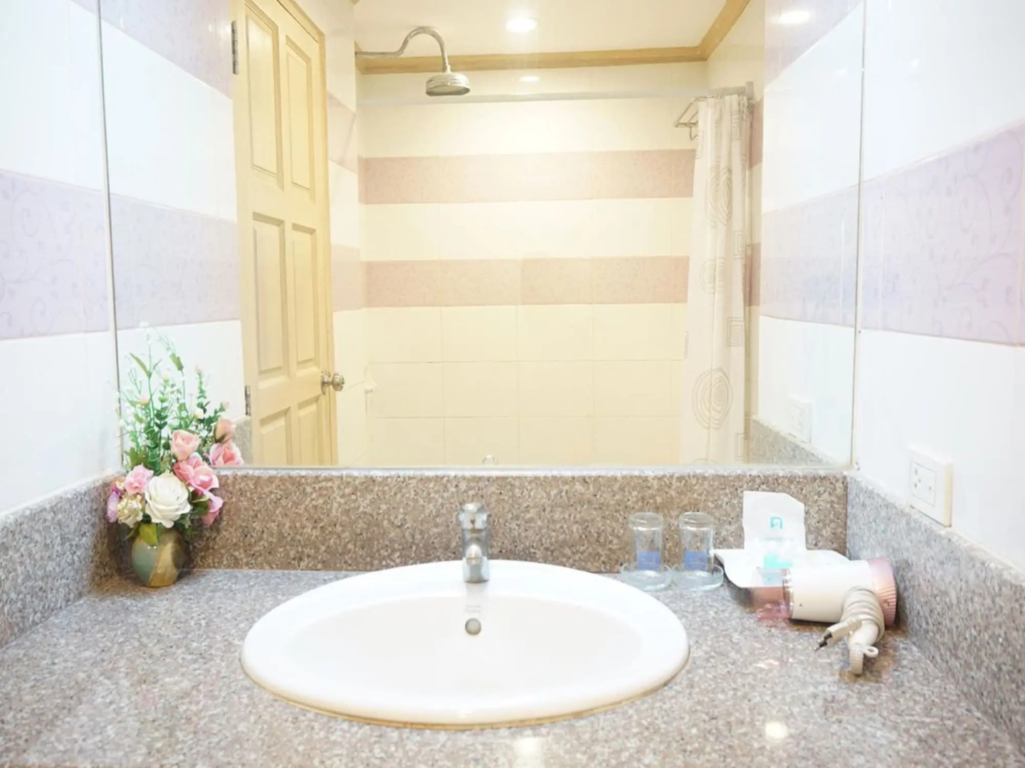 Bay Hotel Srinakarin