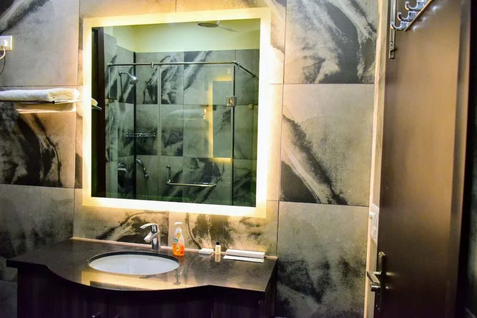 When In Gurgaon - Service Apartments Next to Artemis Hospital