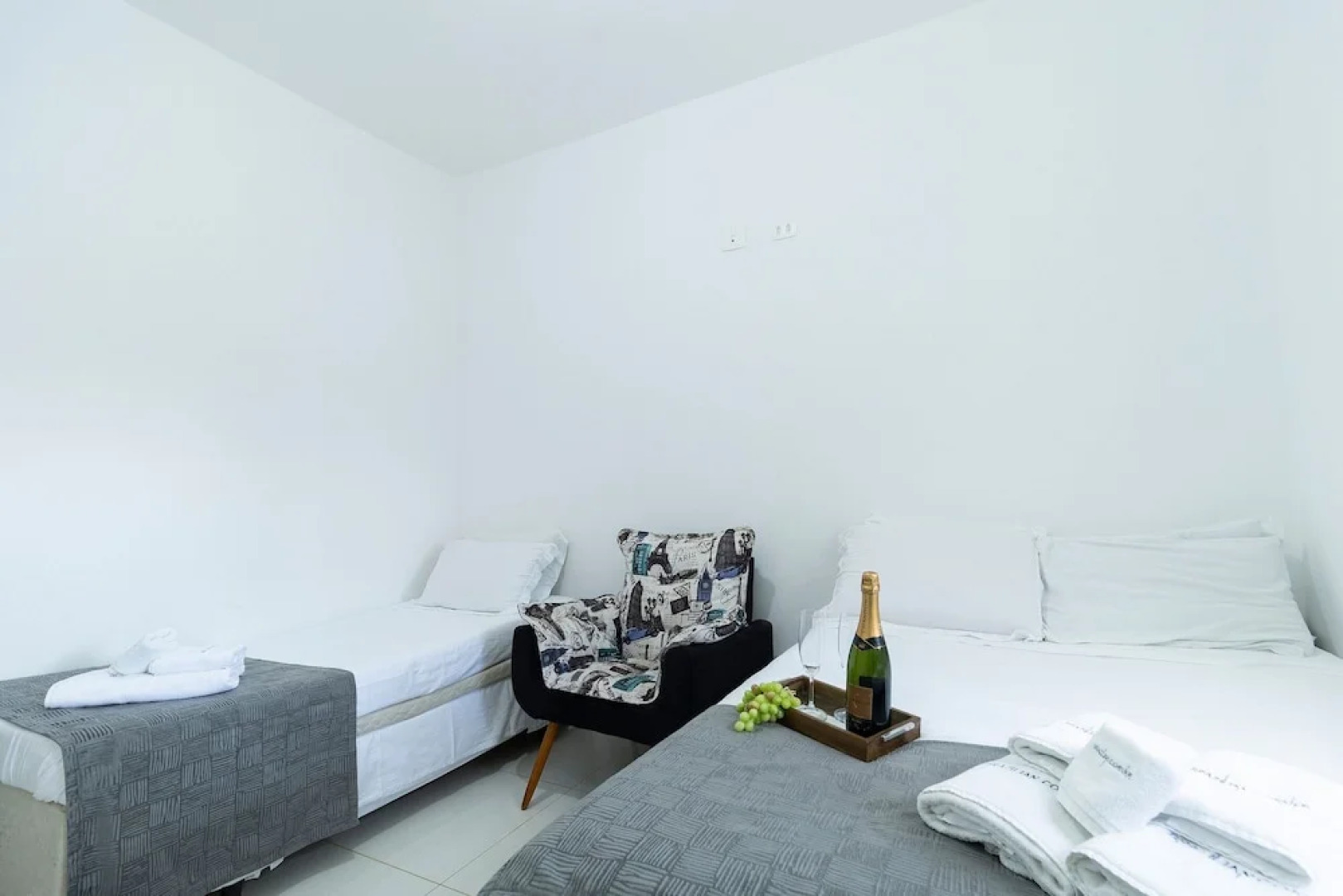 Chácara com Piscina a 40 min de SP