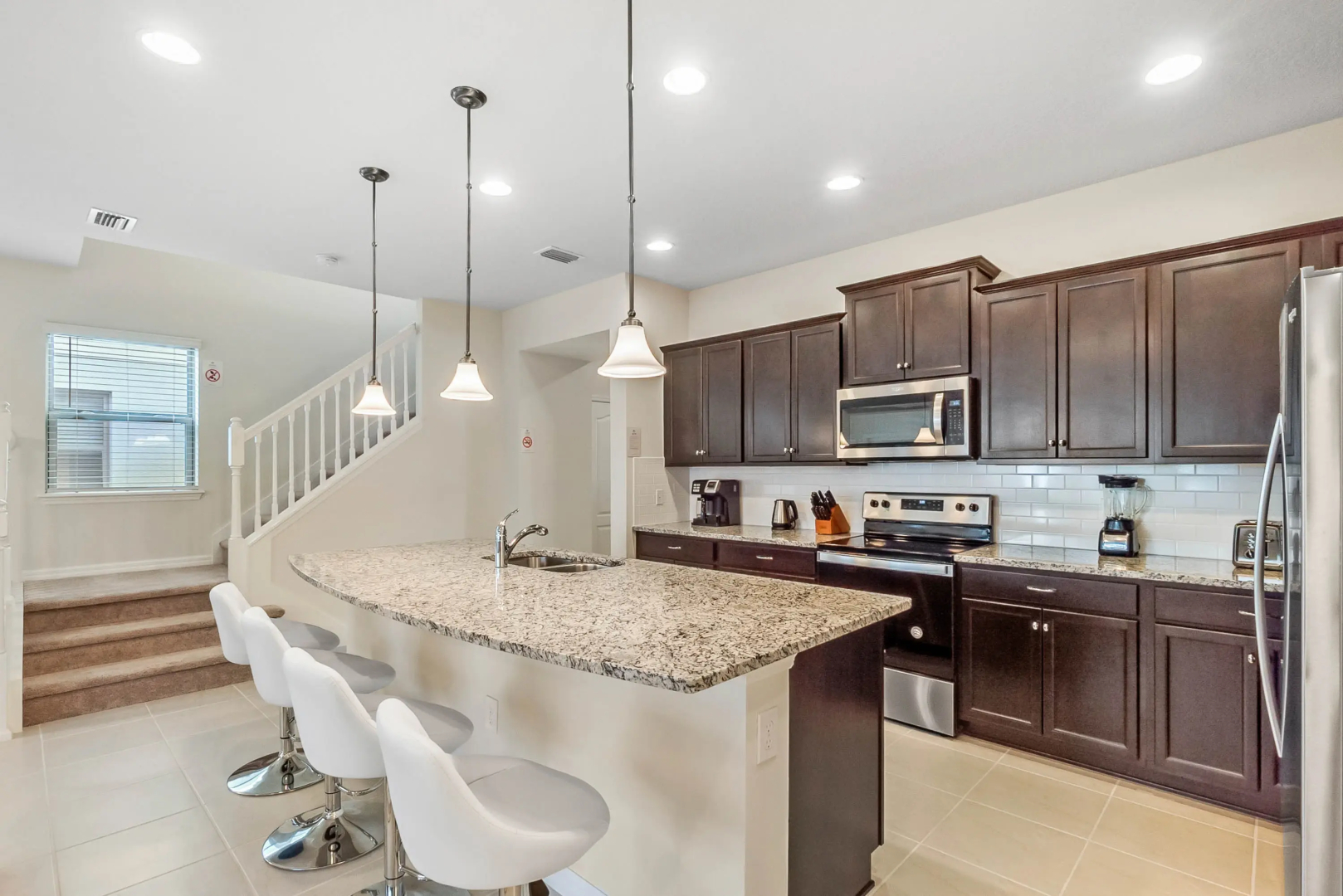 5 Bedrooms / 4.5 Bathrooms / Windsor at Westside (8917 SA), Kissimmee, US