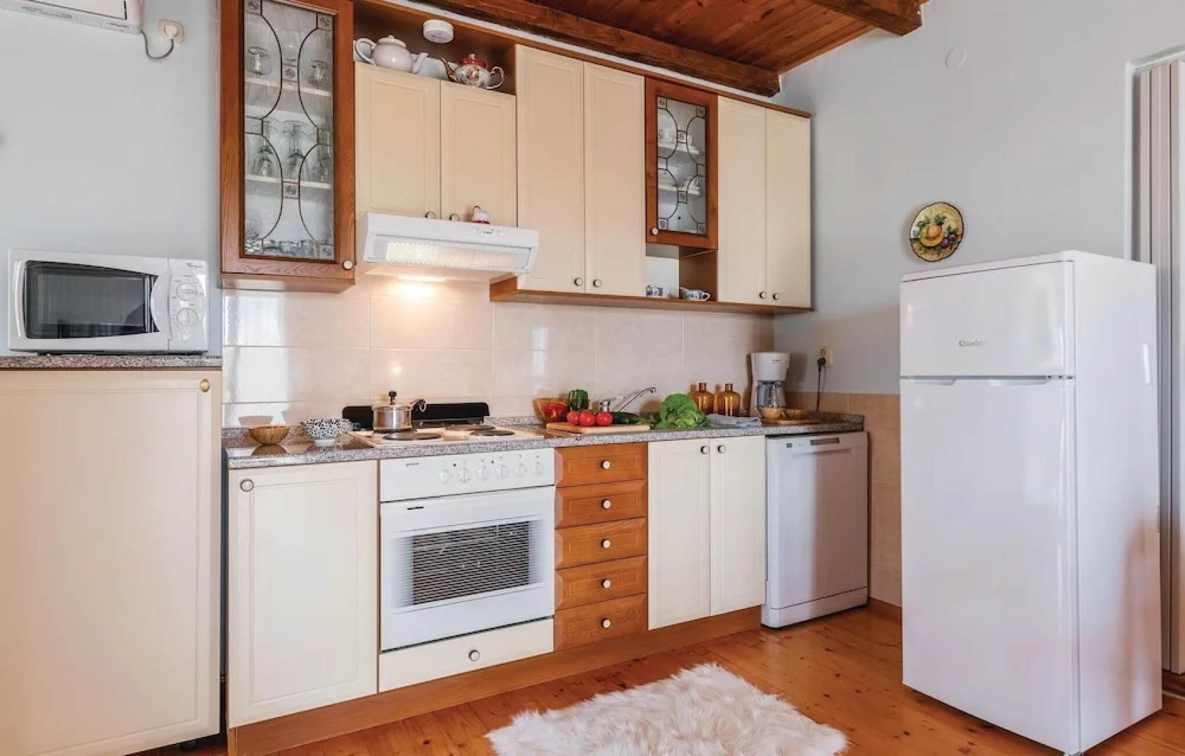 Amazing home in Hrboki with WiFi and 4 Bedrooms