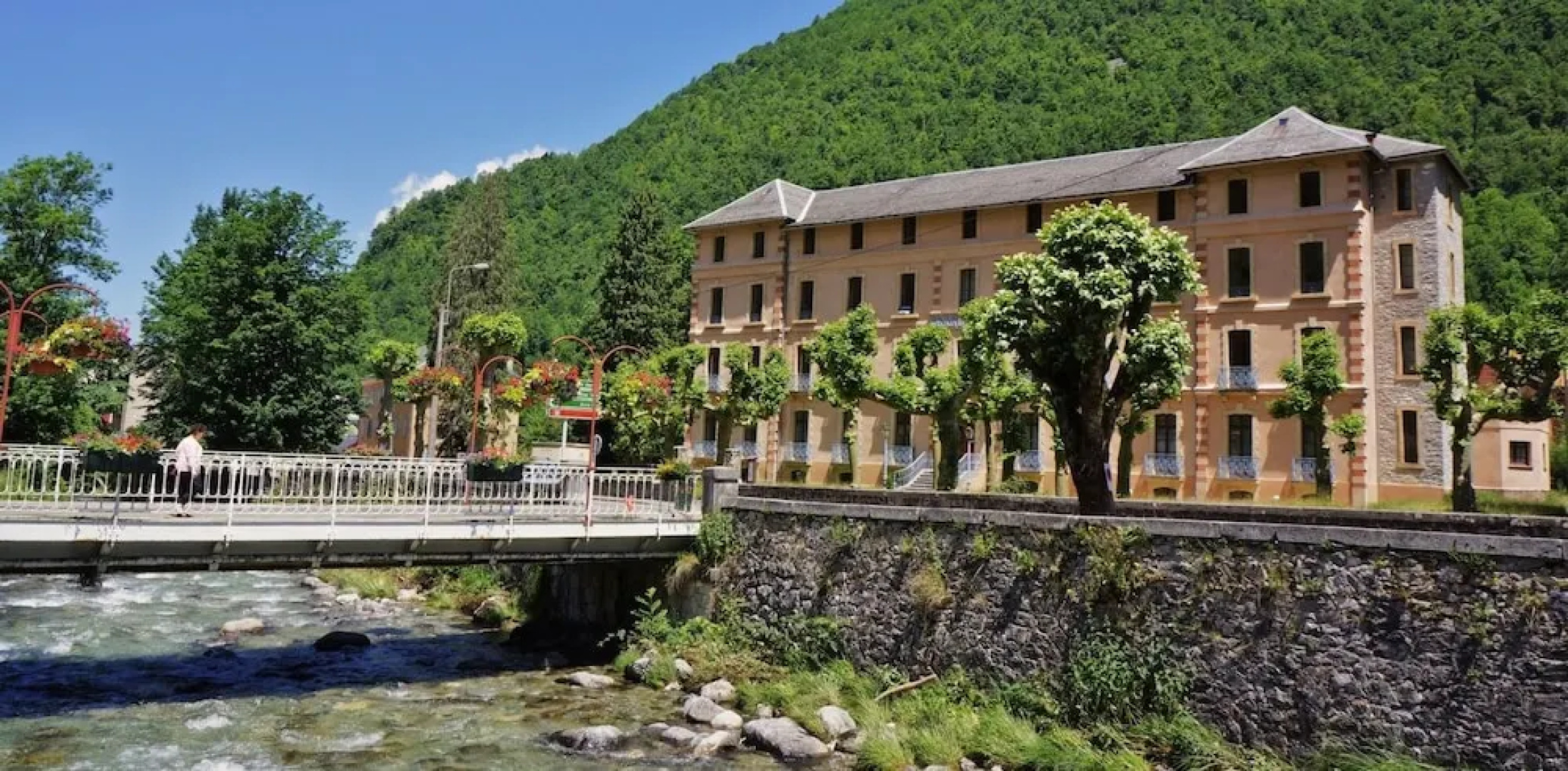 Logement n107 6pers face aux Thermes