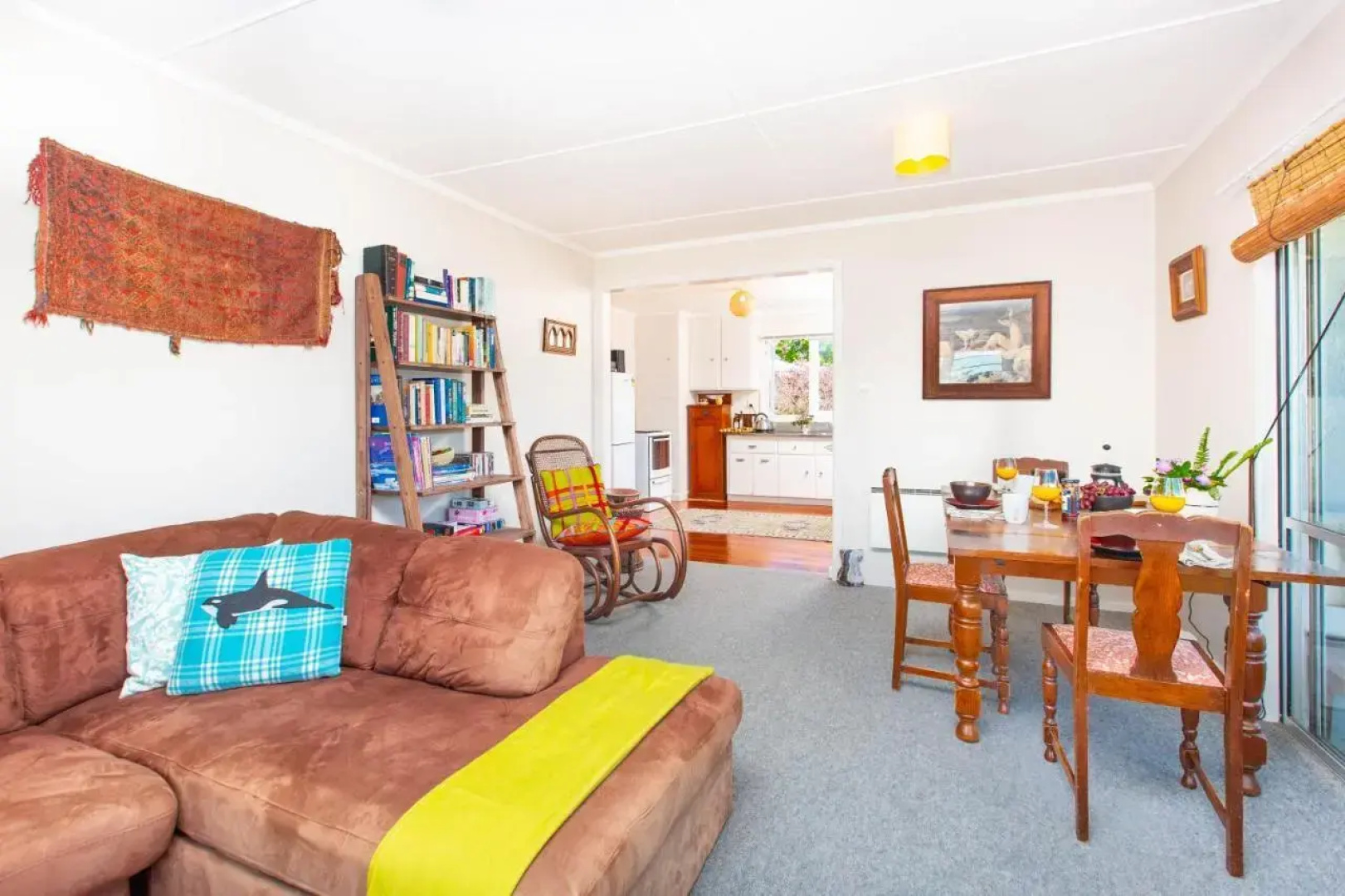 Lorenzen Bay Bungalow - Raglan Holiday Home