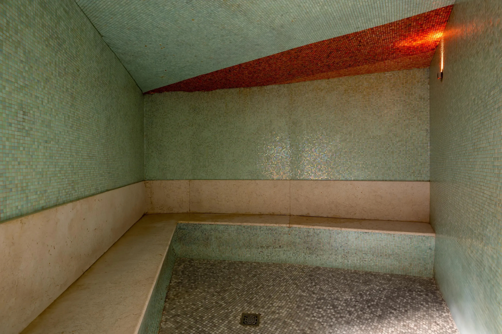 Sesimbra Oceanfront Hotel