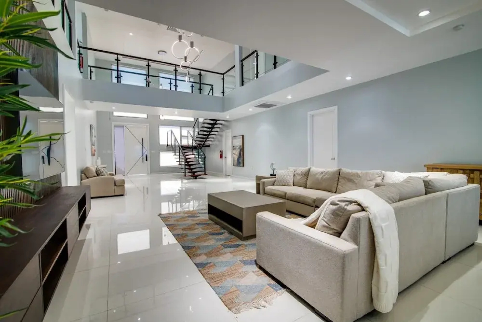 Luxury Oceanfront Villa Fully Staffed Pool Jacuzzi Movie Theatre