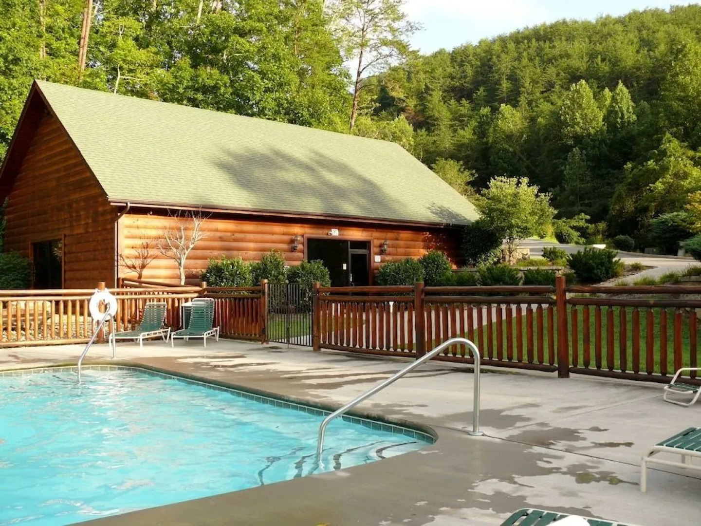 Enchanted Forest - 2 Br cabin by RedAwning