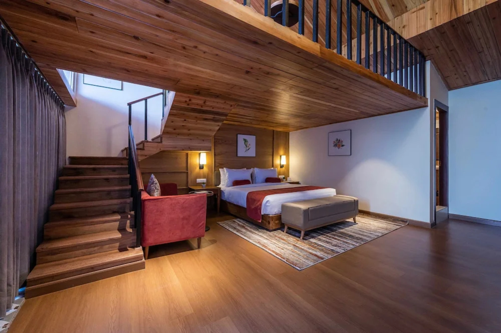 Hotel Pine Crest