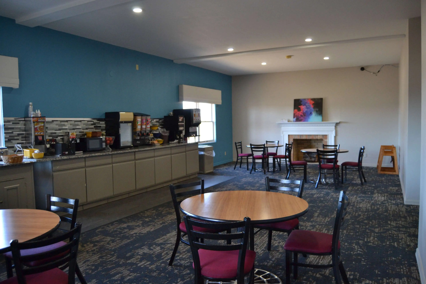 Days Inn and Suites by Wyndham Sikeston