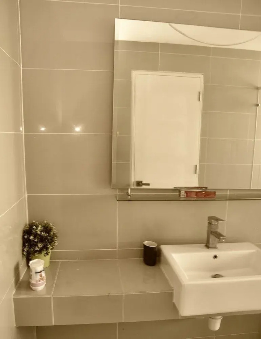 Pinebox Mirage by the Lake