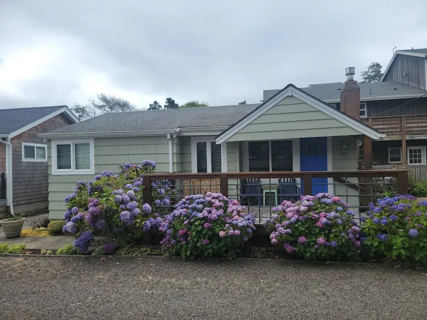 The Waves/The Argonauta Inn/The White Heron Lodge