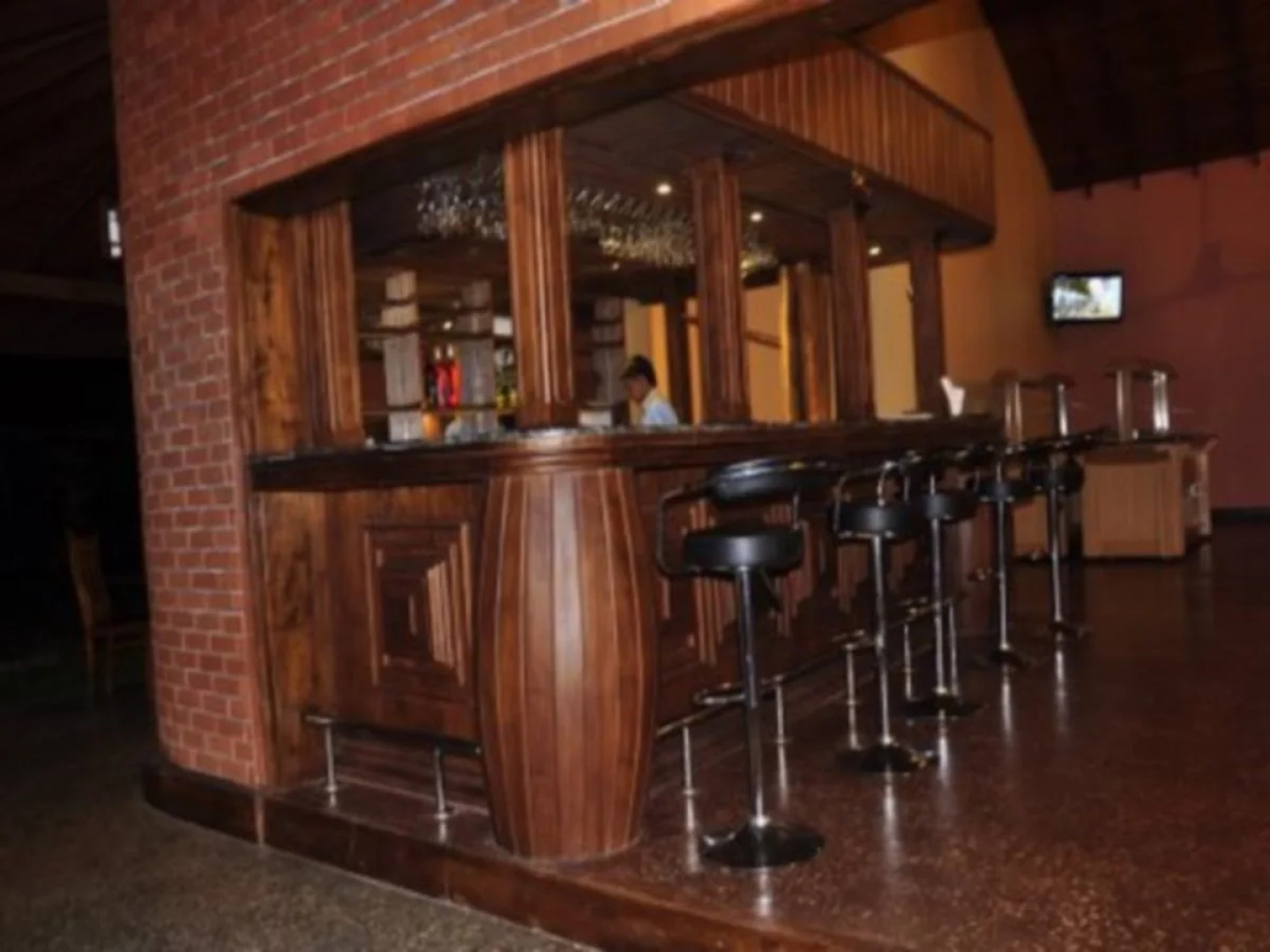 Saunter Paradise Hotel