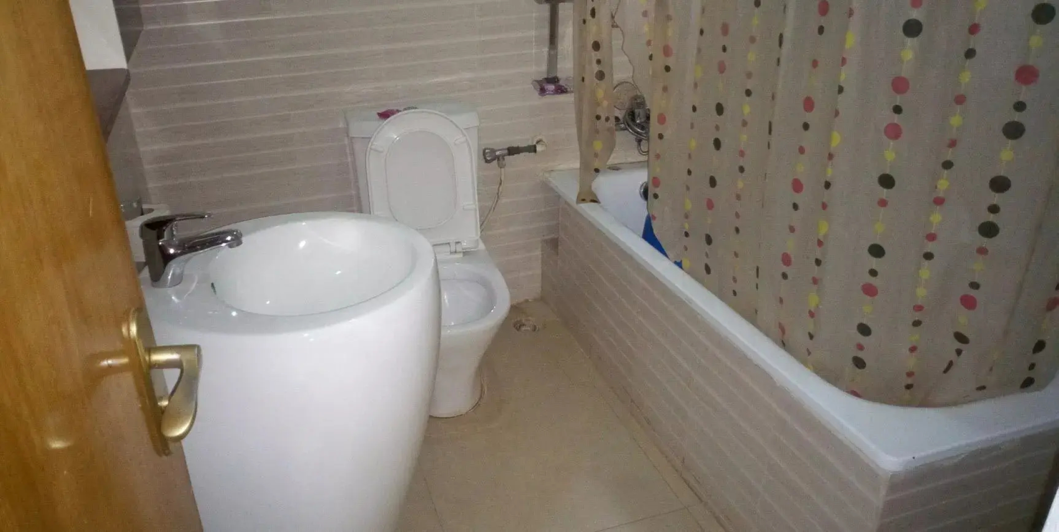 Nue-Crest Hotels And Suites