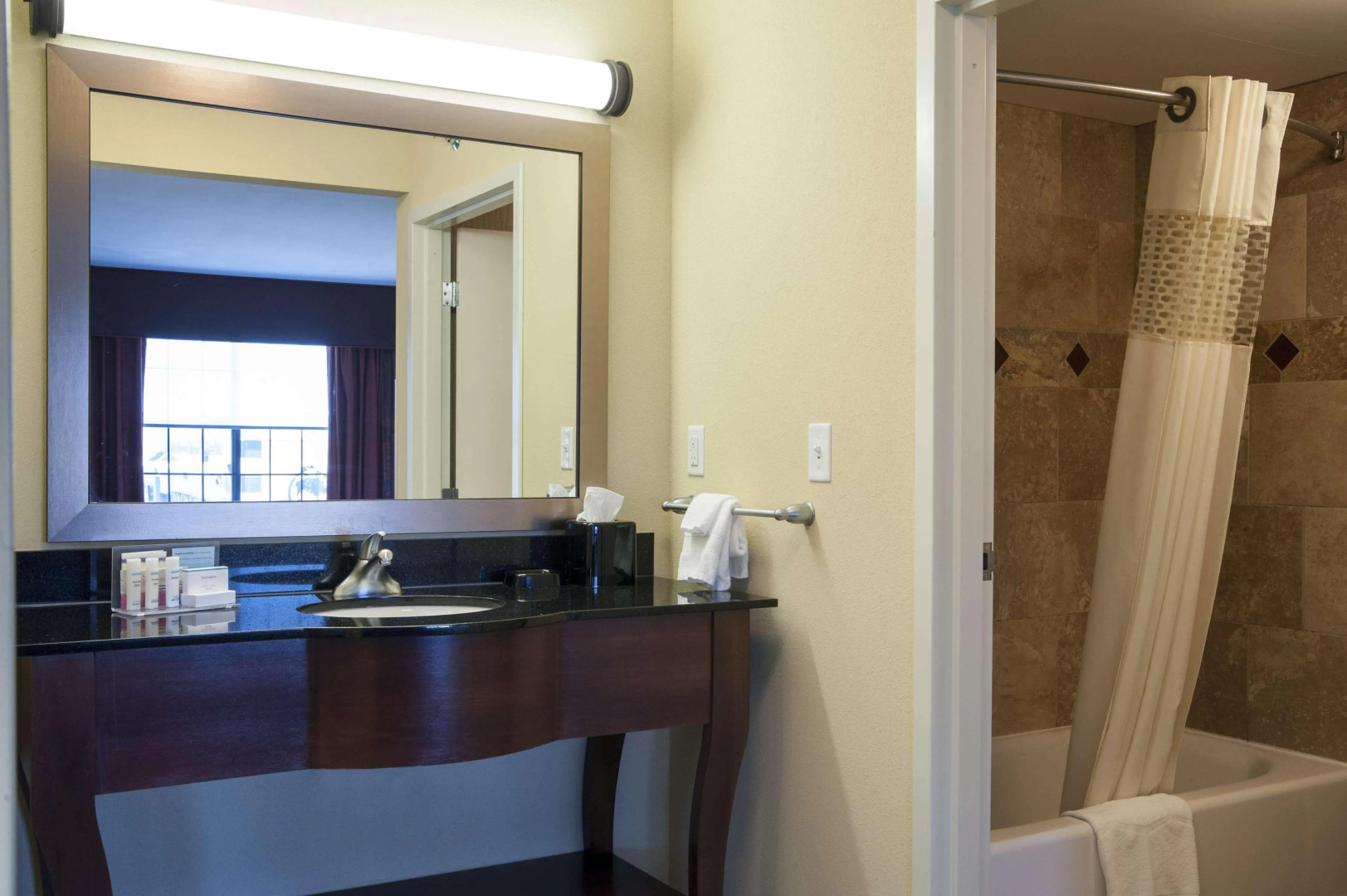 Hampton Inn & Suites Watertown