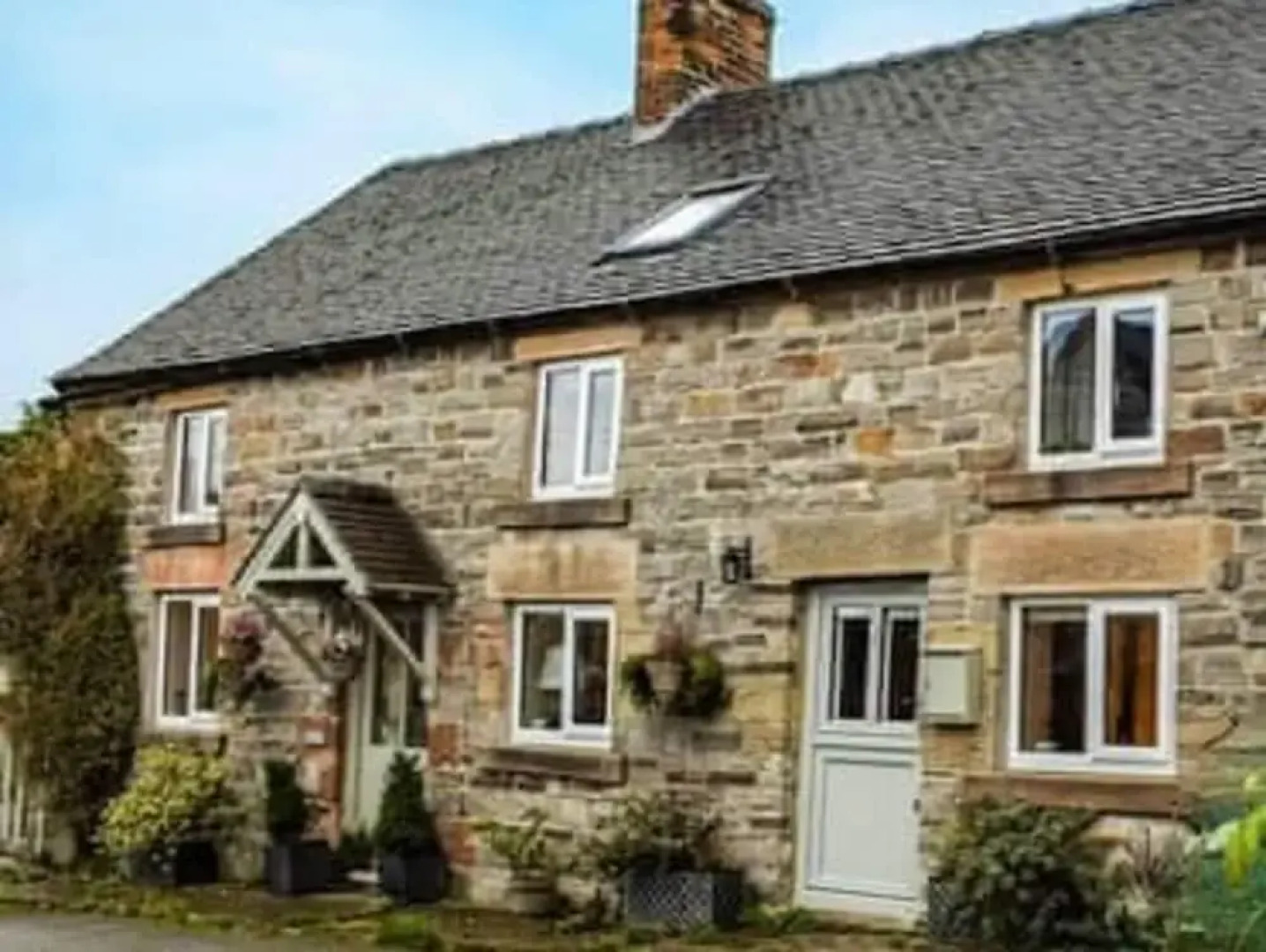 Cosy & Spacious Cottage in Scenic Village With Pub