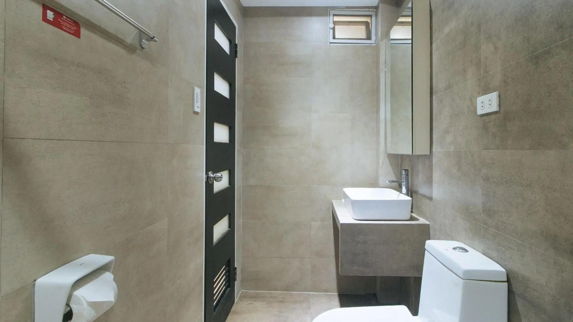 RedDoorz @ Grand Apartelle Hernan Cortes Cebu