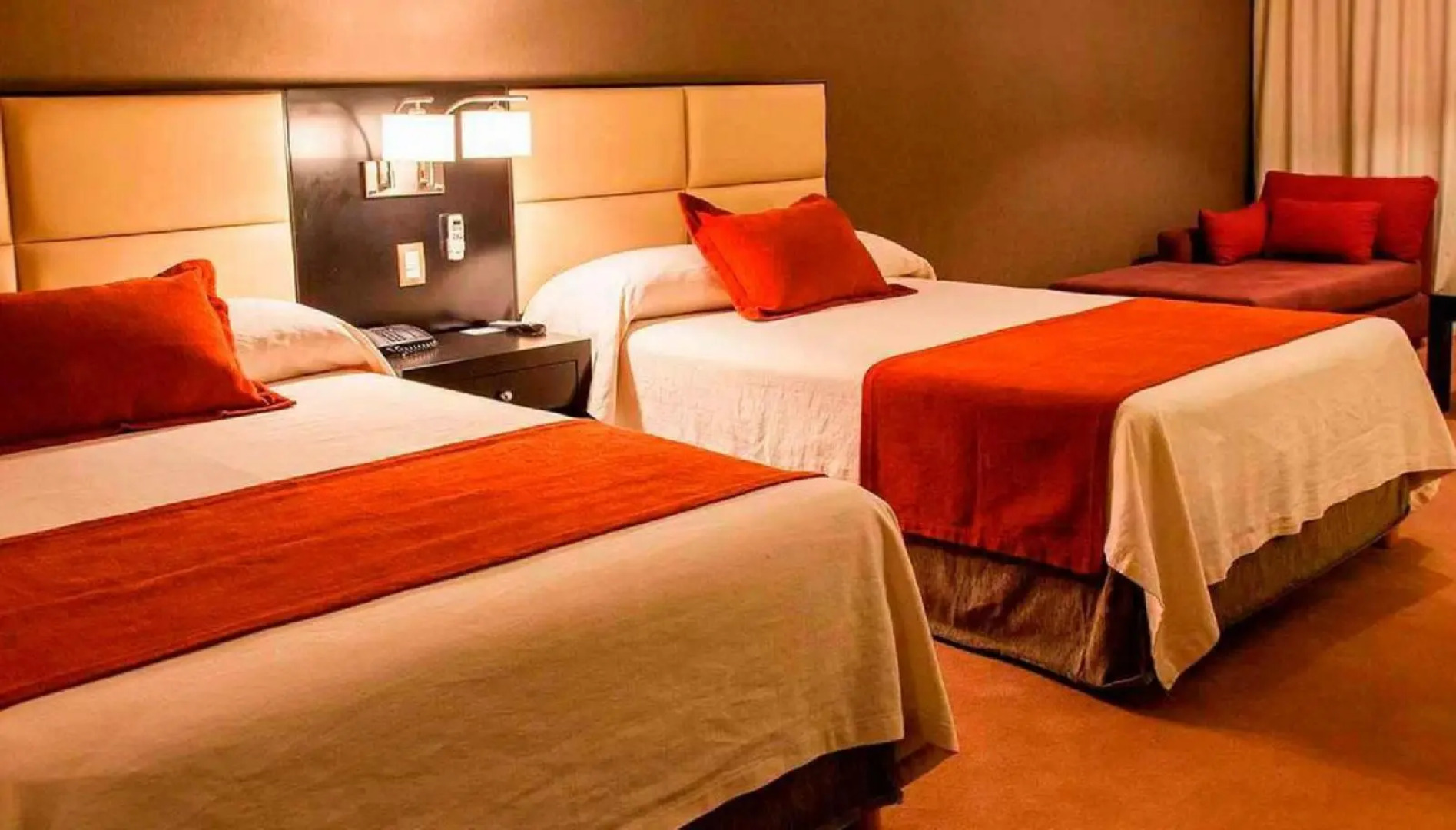 Howard Johnson Hotel & Casino