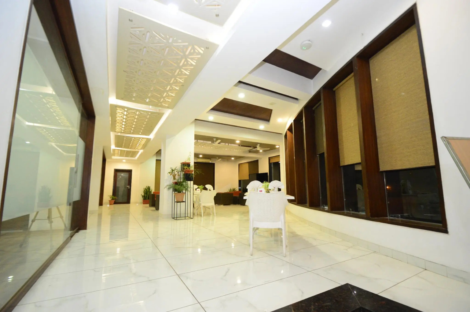 Crimson Park Shripriya Hotel