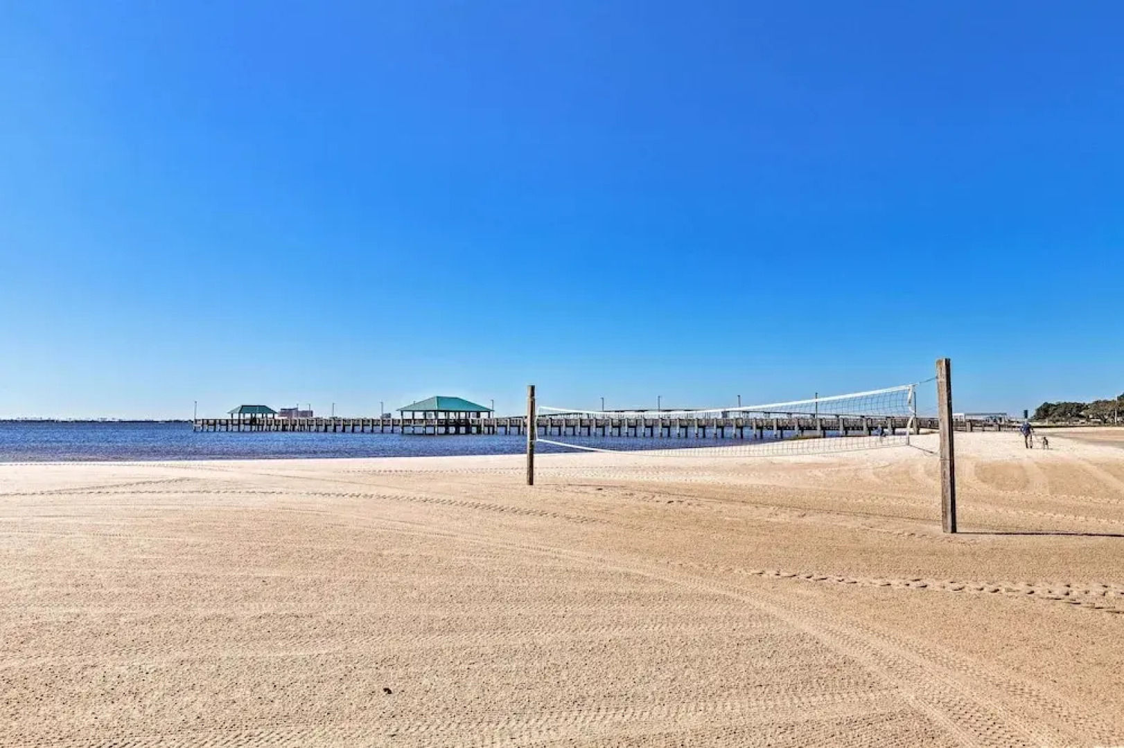 Harbor Oaks Haven: Walk to Front Beach & Downtown!