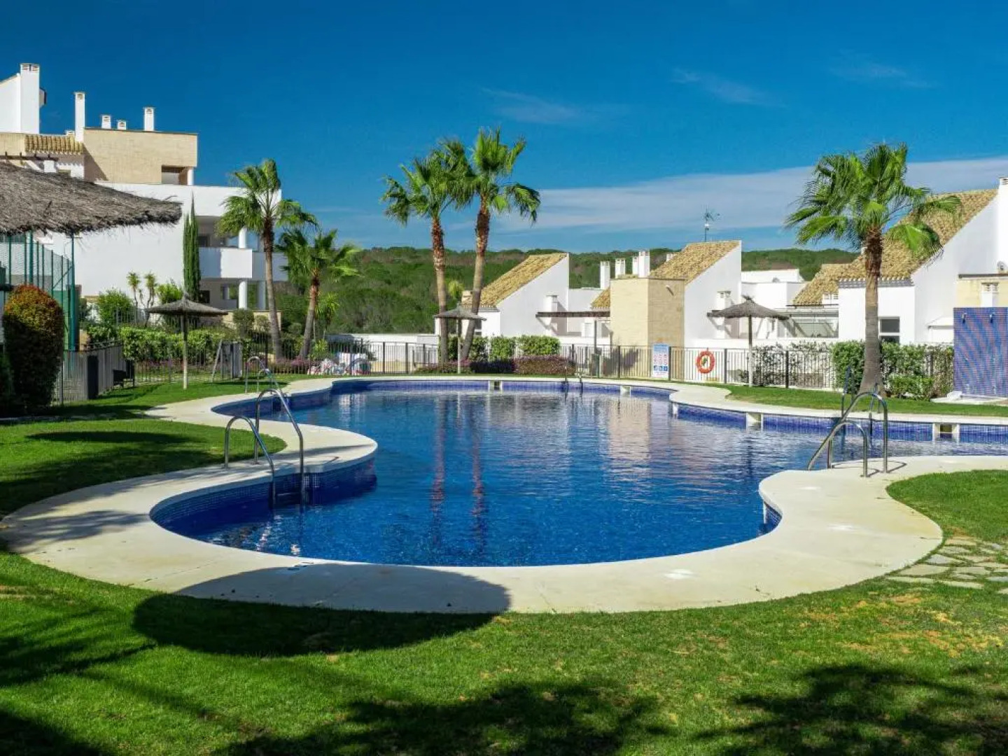 2139 - lovely 2 bedrooms first line golf