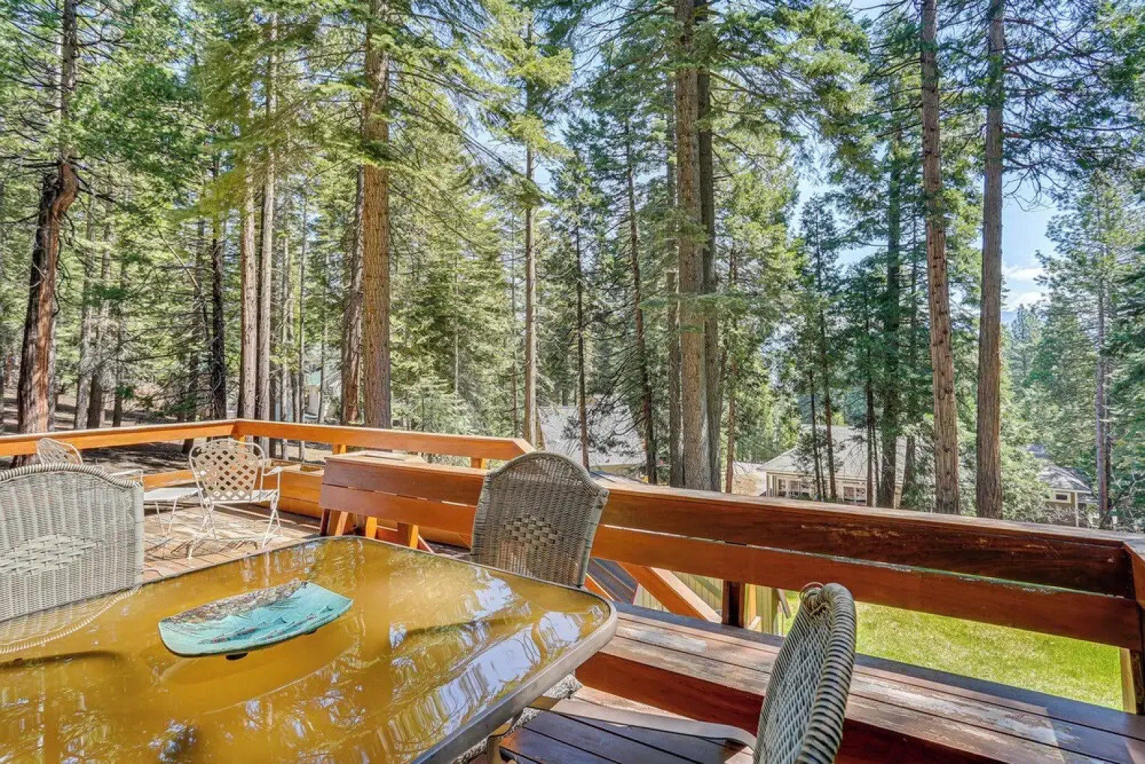 Spacious Retreat w/ Backyard: 1 Mi to Lake Almanor
