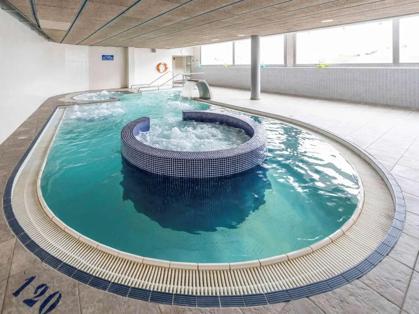 Отель Towers Rotana