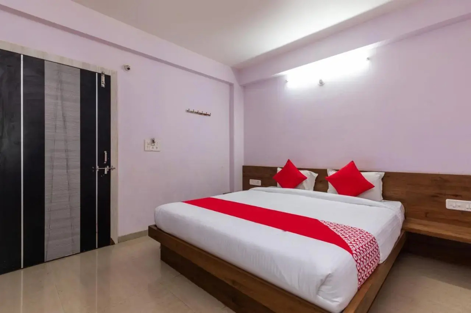 Prince Palace by OYO Rooms