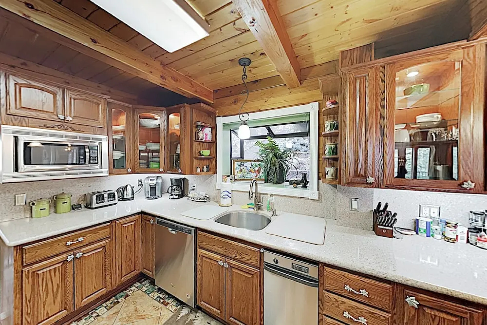 Expansive Haven W/ Fireplaces & Epic Game Room Home