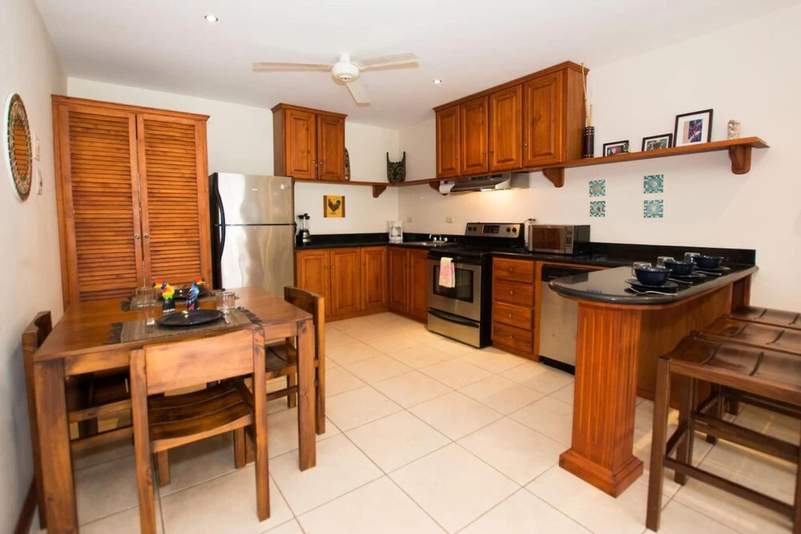 Charming unit that sleeps 4 - with pool - walking distance from Brasilito Beach