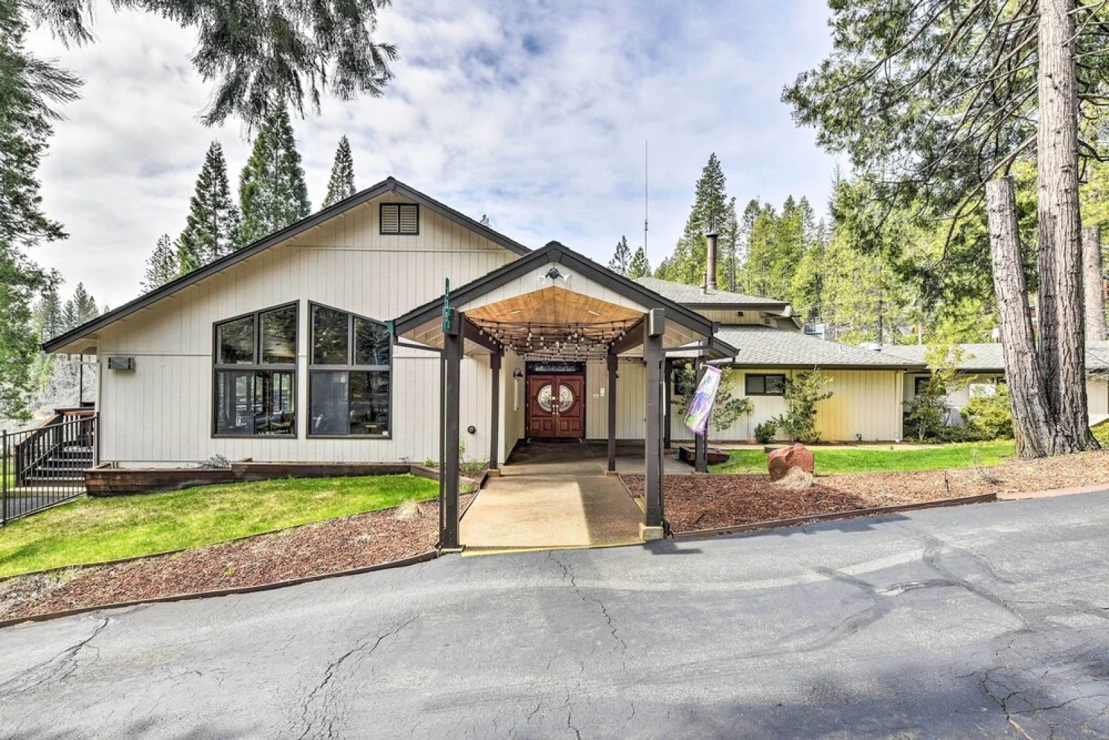Game Room + Pool Access: Spacious Cabin in Arnold