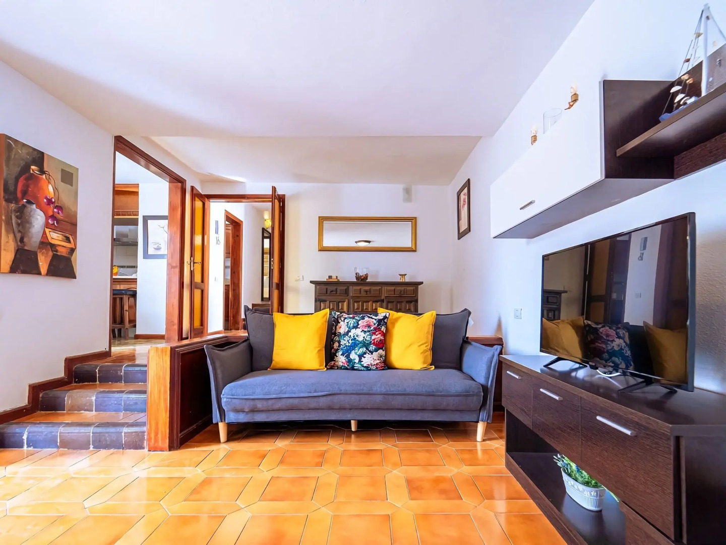 Enticing holiday home in Arico El Nuevo with outdoor pool