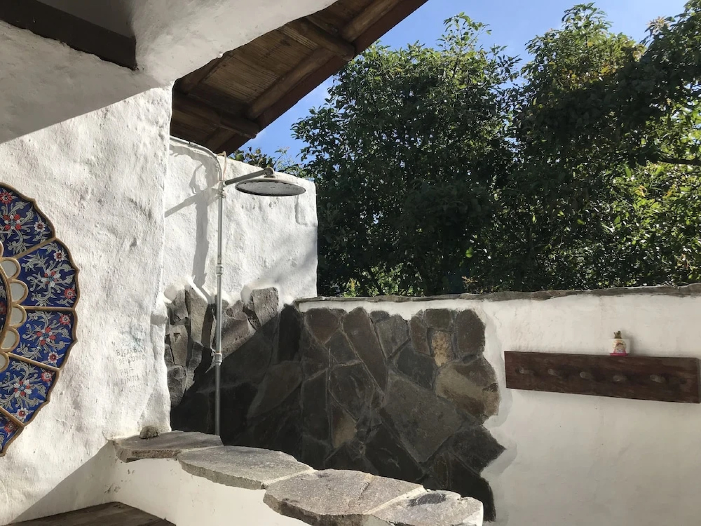 Viga Vieja Cabaña Rustica by Nomad Guru