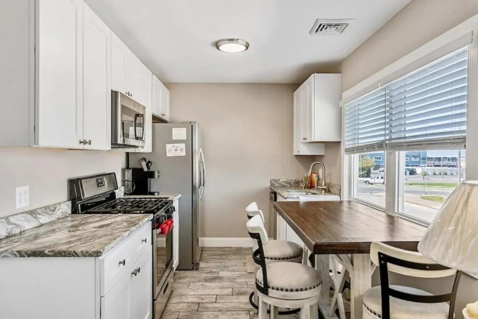 Close to AC Steps to Beach Parking