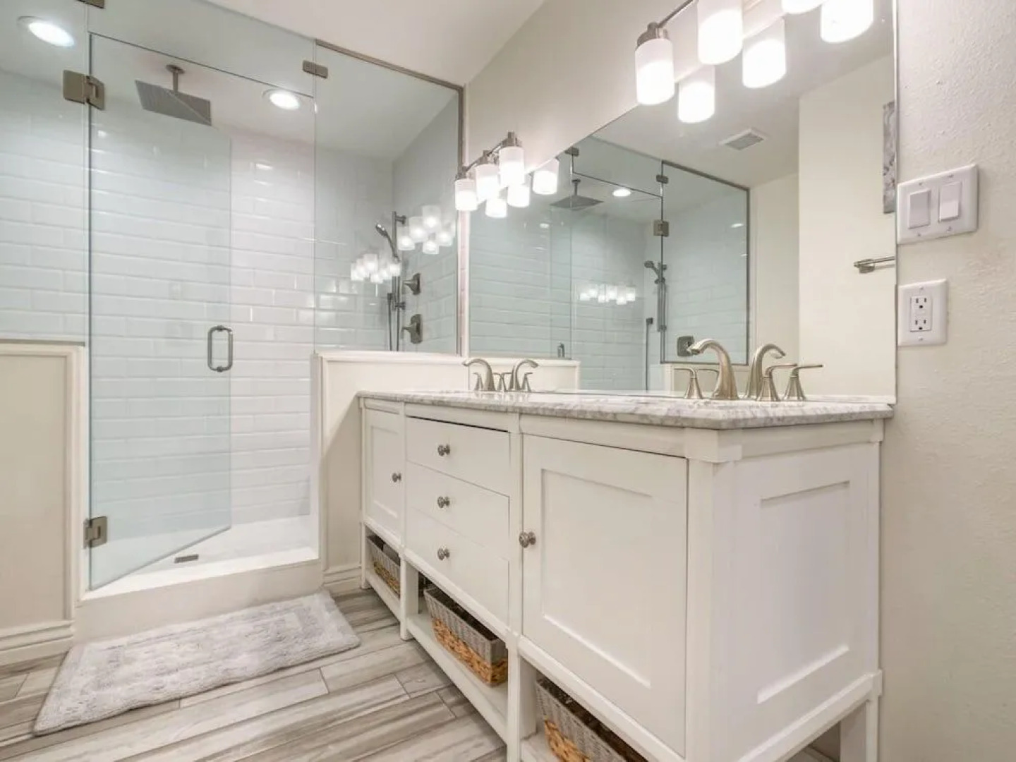 Glendale Charm by Casago