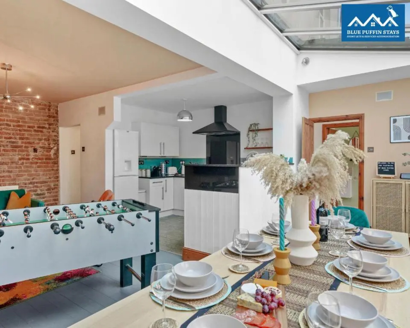 4 Bed Luxury Design House By Blue Puffin Stays with Hot tub, Foosball & Parking