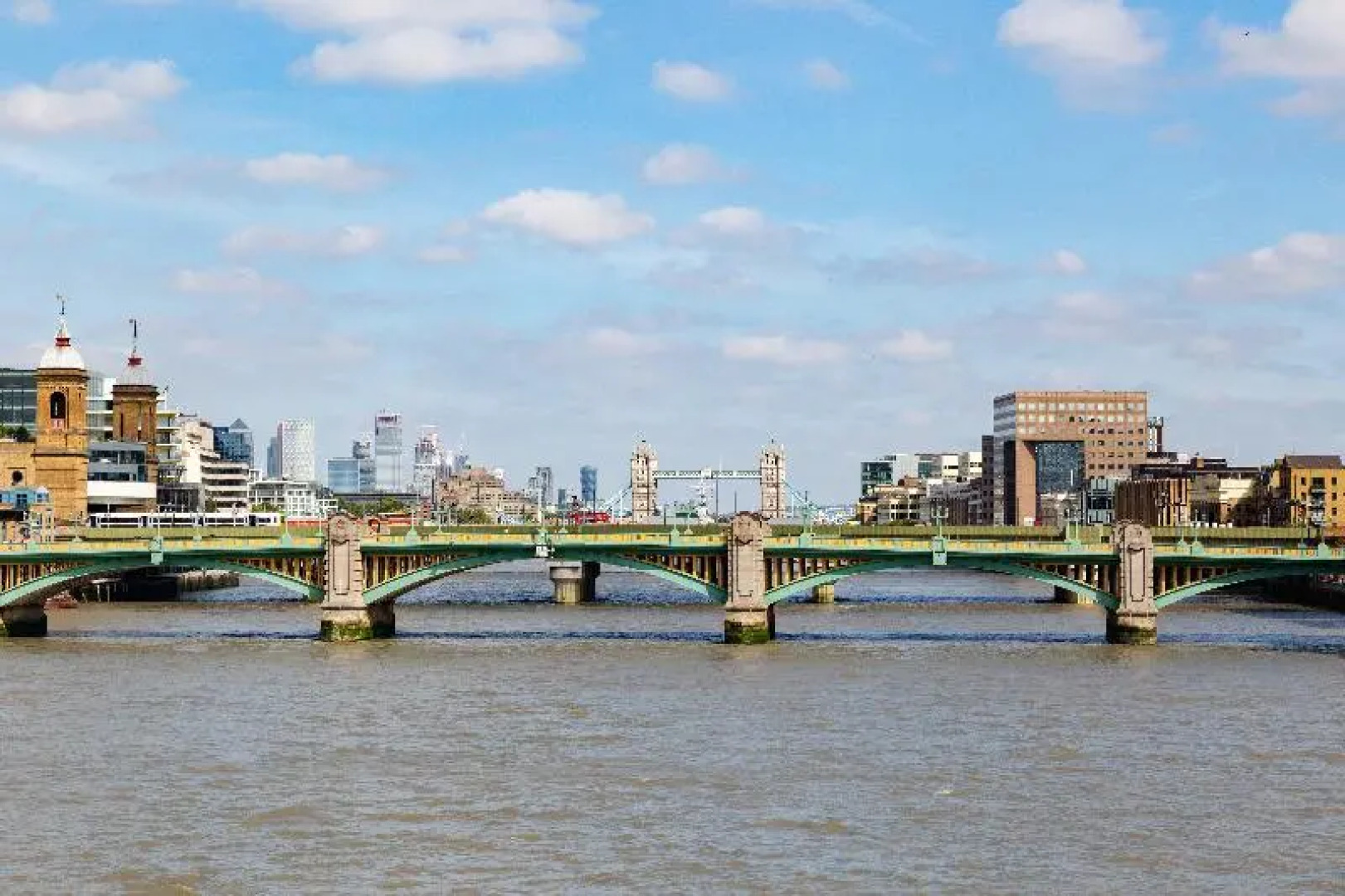 Luxurious Sir John Lyon Serviced Apartment