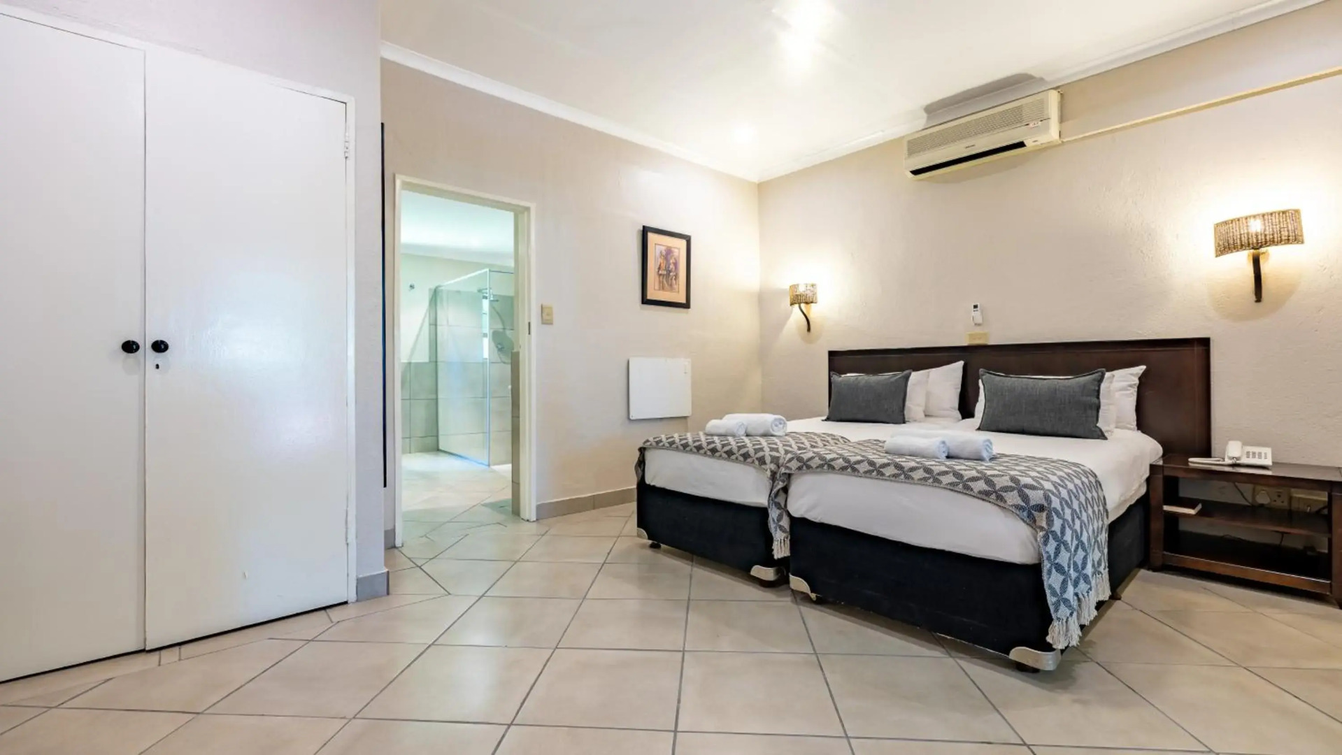 Hotel Numbi and Garden Suites