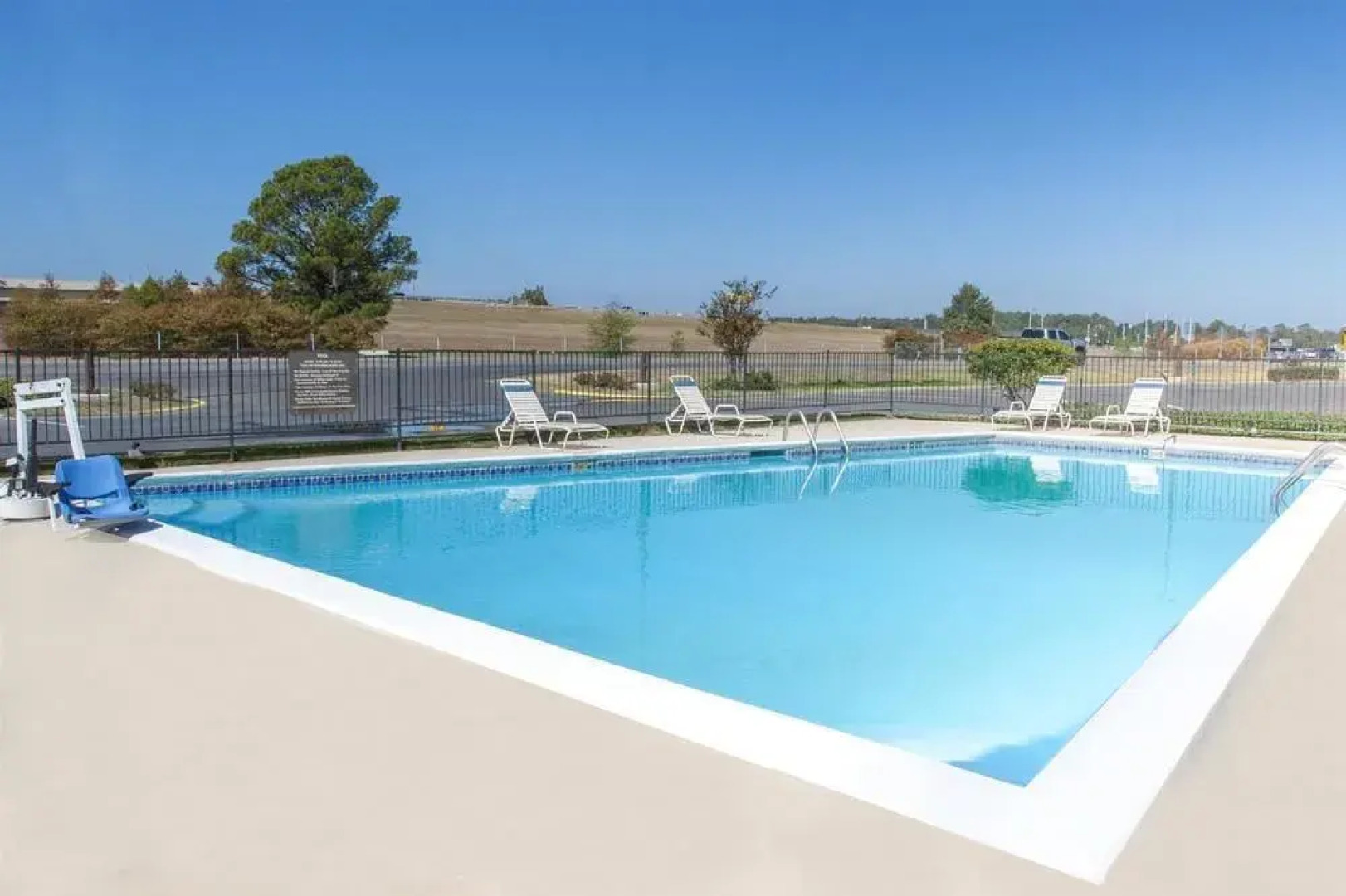 Super 8 By Wyndham Monroe West