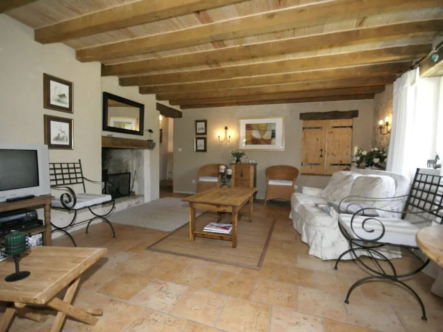 Tastefully Decorated House in Quiet Surroundings of Manzac-sur-vern