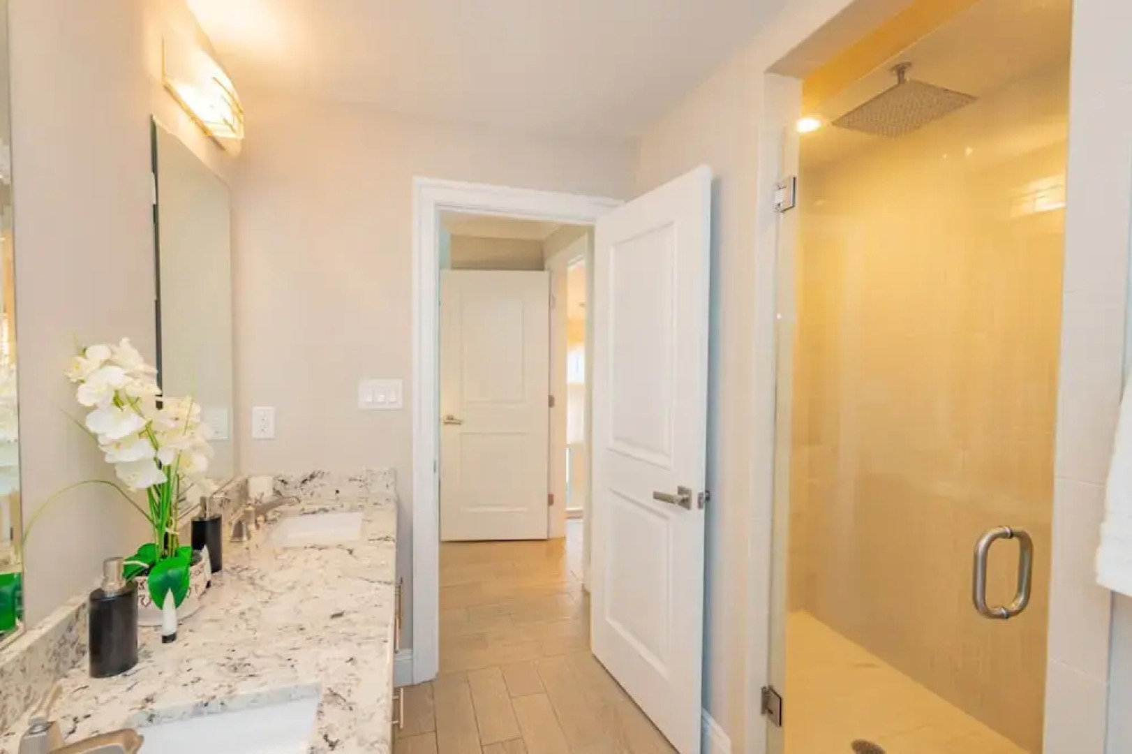 Spacious 6BR Beach Home With Elevator Decks - Ideal for Family Holidays Winter Escapes